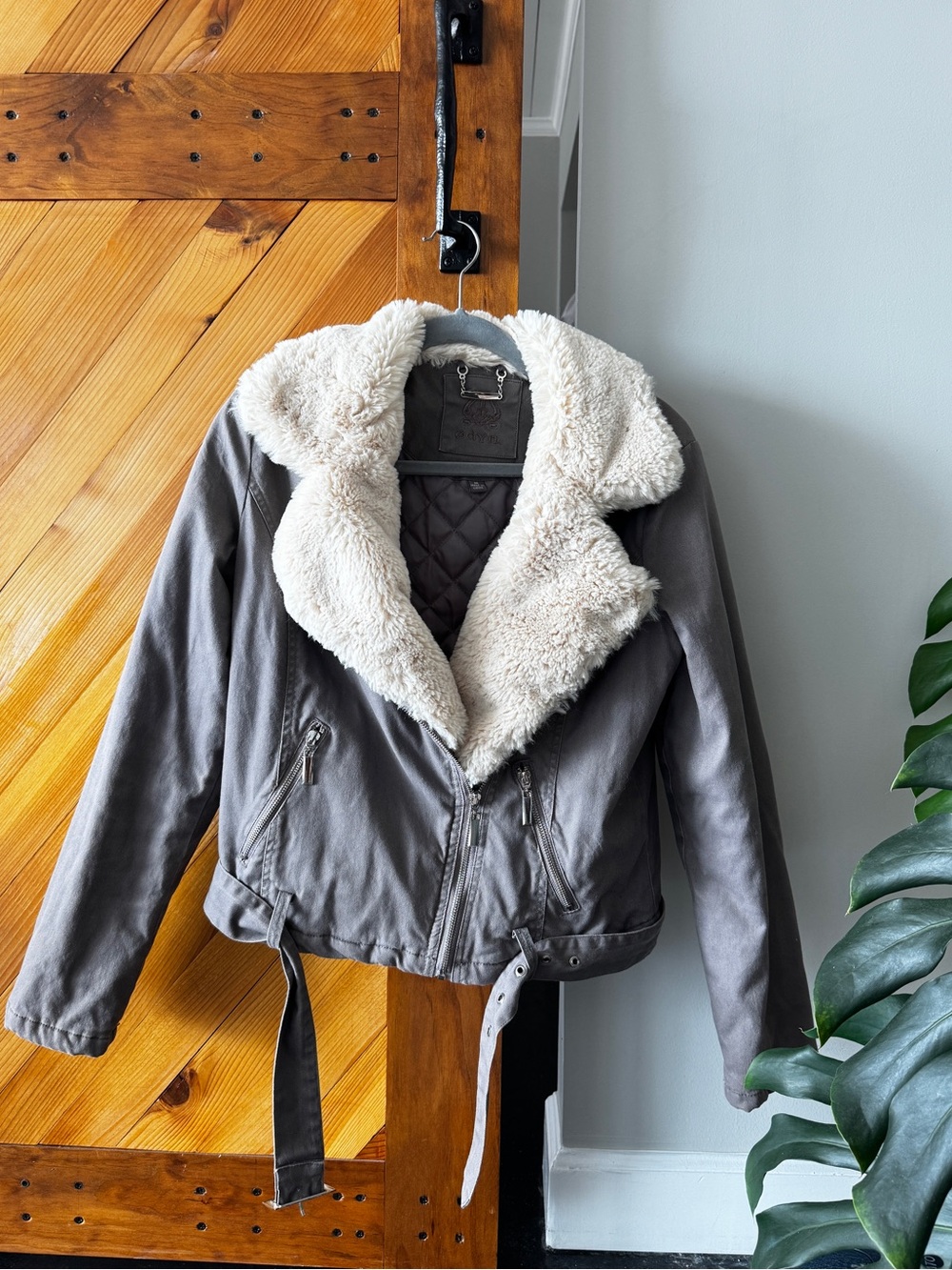 Gray Belted Faux Fur Trim Jacket Women’s Medium